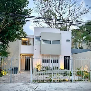 https://ocano-studios.quintano-roohotels.com